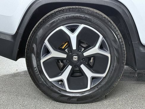 Used 2022 Rivian R1T Adventure image 8