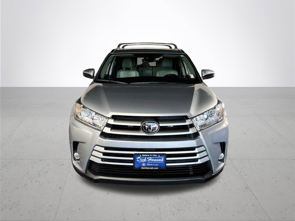 Used 2018 Toyota Highlander XLE AWD/4WD image 3