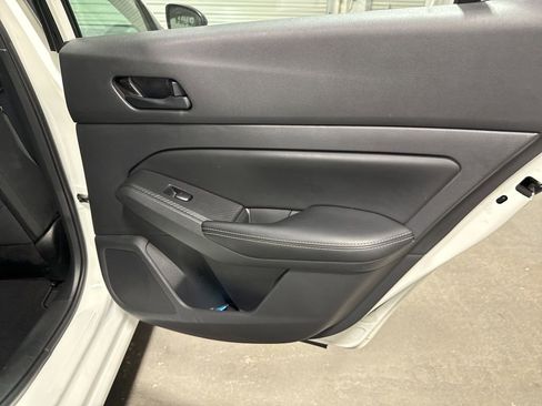 Used 2025 Nissan Altima 2.5 SV image 12