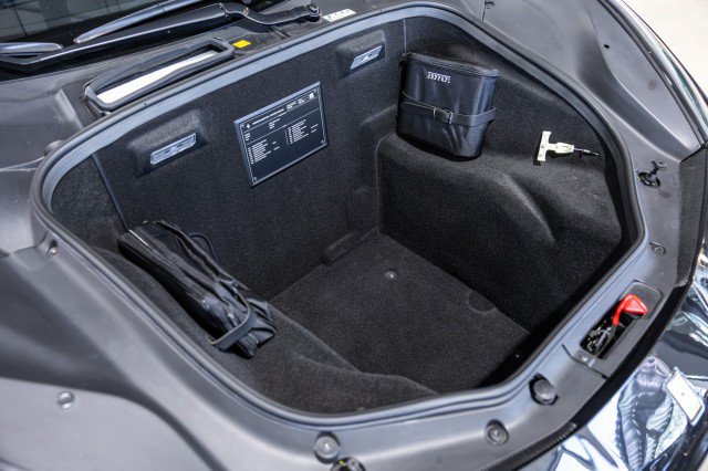 Used 2018 Ferrari 488 Spider RWD image 17