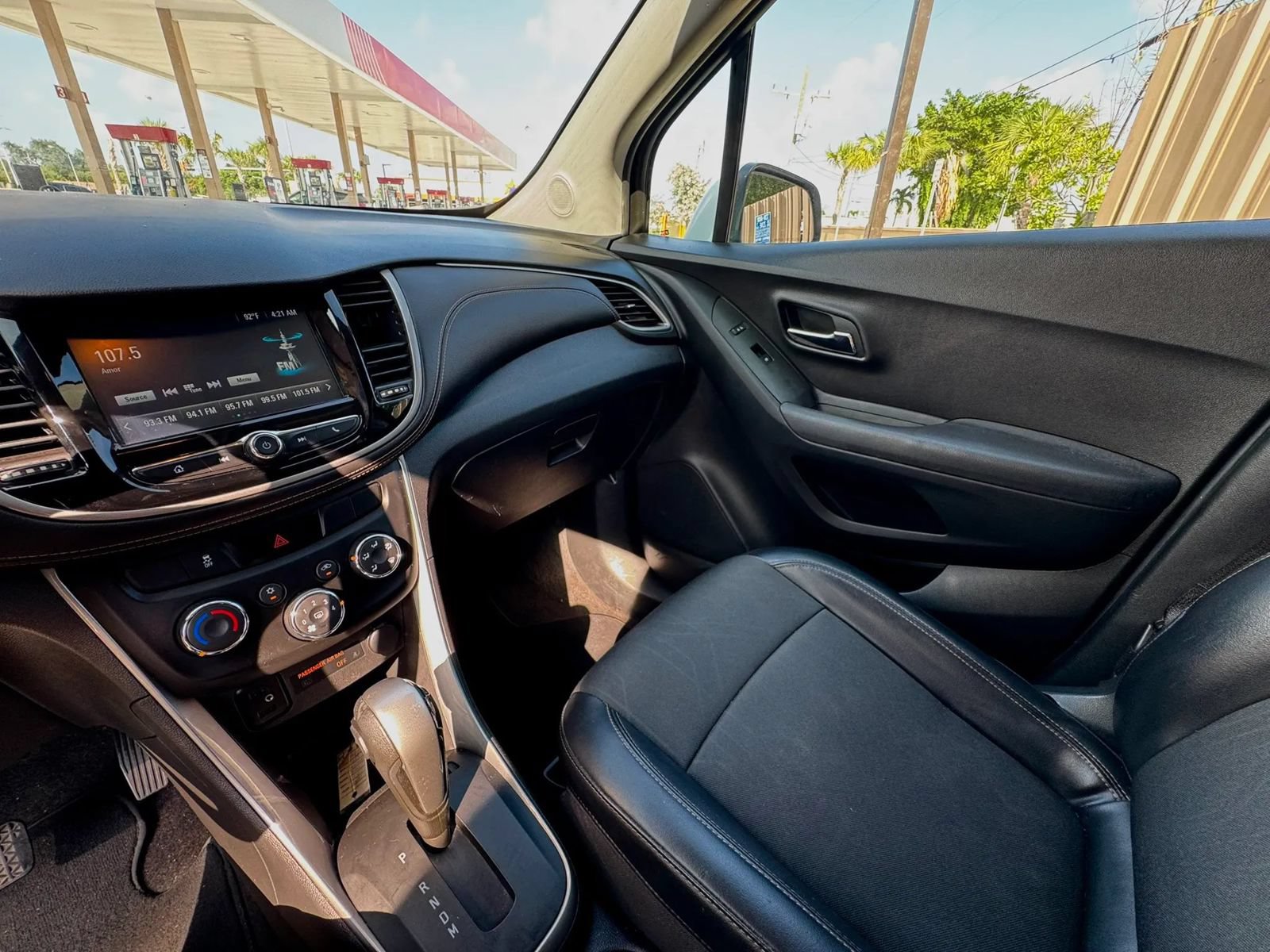 Used 2020 Chevrolet Trax LT w/ LT Convenience Package FWD image 29