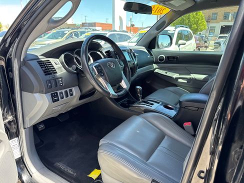 Used 2014 Toyota Tacoma 4x4 Double Cab w/ TRD Sport Package image 2