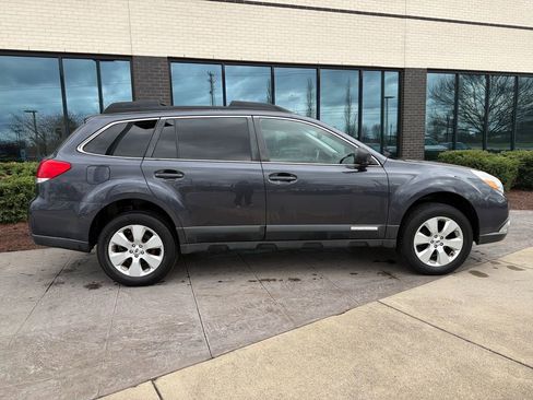 Used 2012 Subaru Outback 2.5i Limited image 2