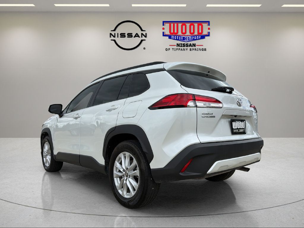 Used 2024 Toyota Corolla Cross LE w/ Moonroof Package AWD/4WD image 4