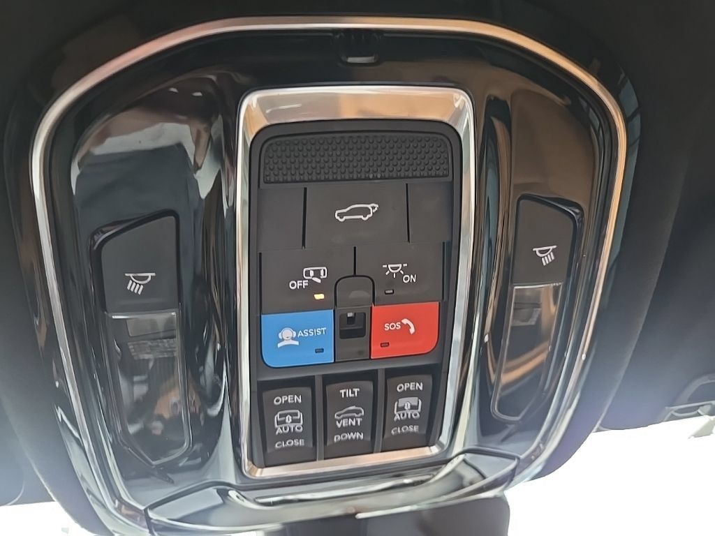 Used 2024 Jeep Grand Cherokee L Summit AWD/4WD image 79