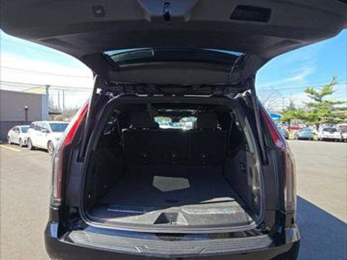 Used 2022 Cadillac Escalade ESV Premium Luxury image 17