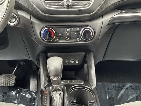 Used 2021 Chevrolet TrailBlazer LT w/ LPO, Blackout Package AWD/4WD image 16