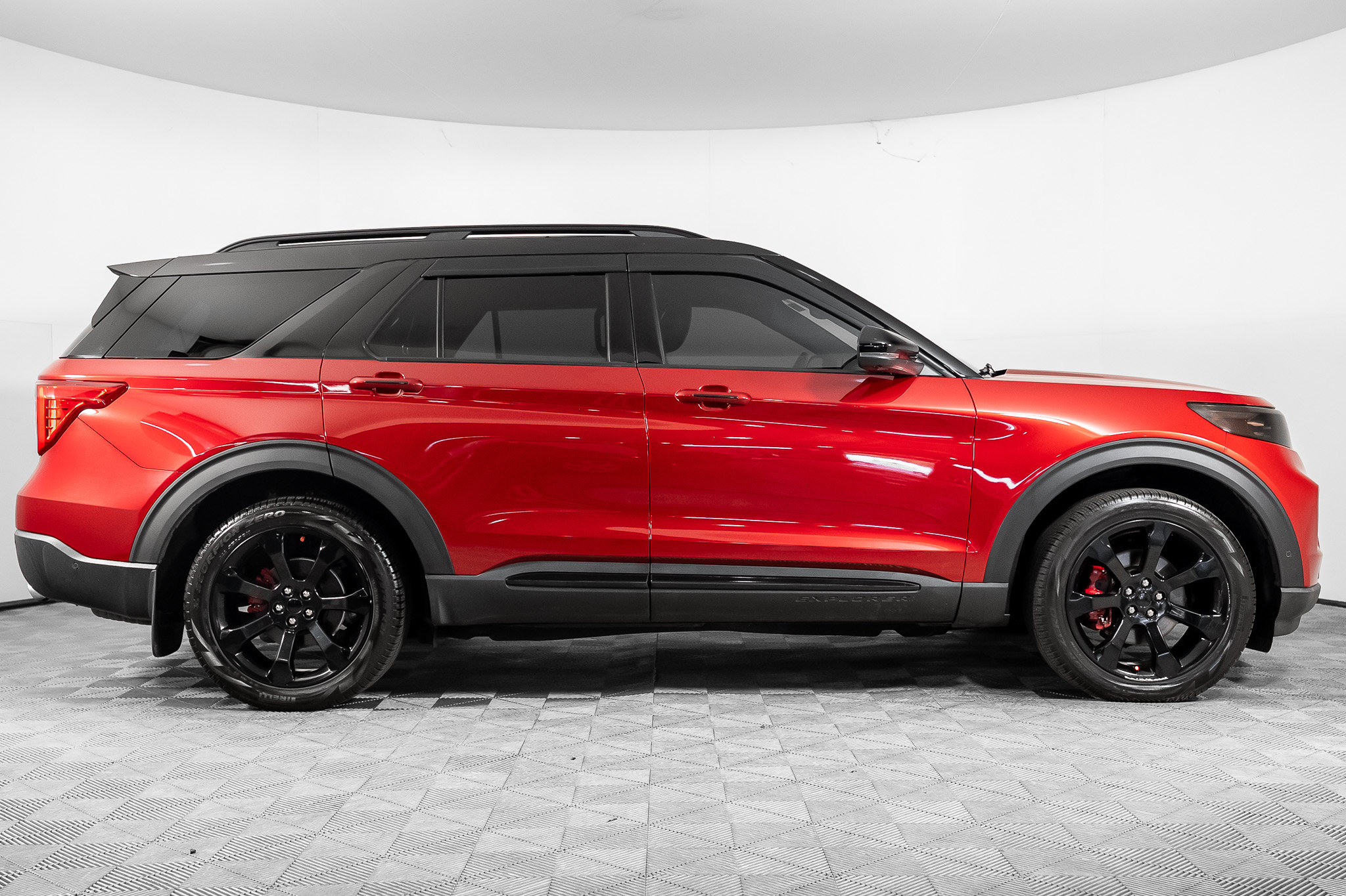 Used 2020 Ford Explorer Platinum w/ Premium Technology Package AWD/4WD image 31