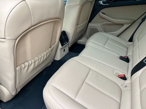 New 2026 Porsche Macan image 13