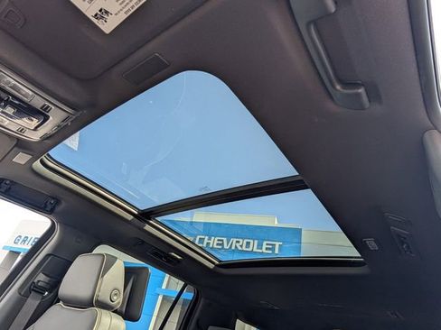 New 2026 Chevrolet Suburban Premier AWD/4WD image 9