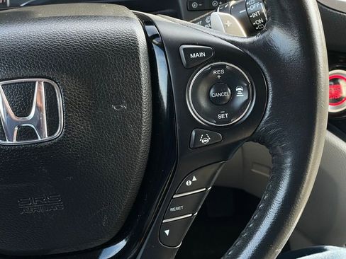 Used 2016 Honda Pilot Touring image 14