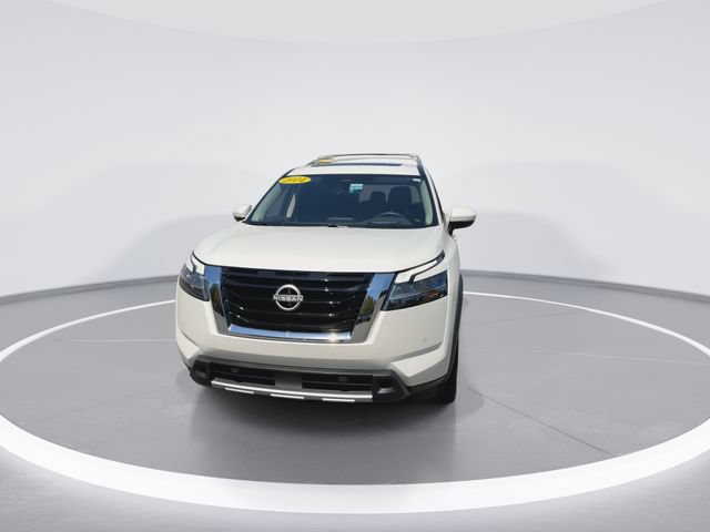 Used 2024 Nissan Pathfinder Platinum w/ Cargo Package AWD/4WD image 3