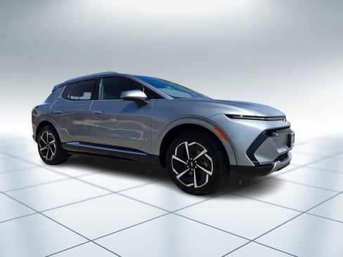 Used 2025 Chevrolet Equinox EV LT w/ Convenience Package image 2