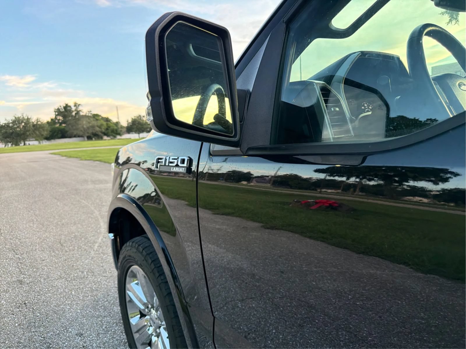 Used 2018 Ford F150 Lariat w/ Equipment Group 502A Luxury AWD/4WD image 21