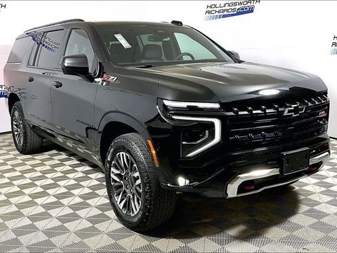 Used 2025 Chevrolet Suburban Z71 image 3