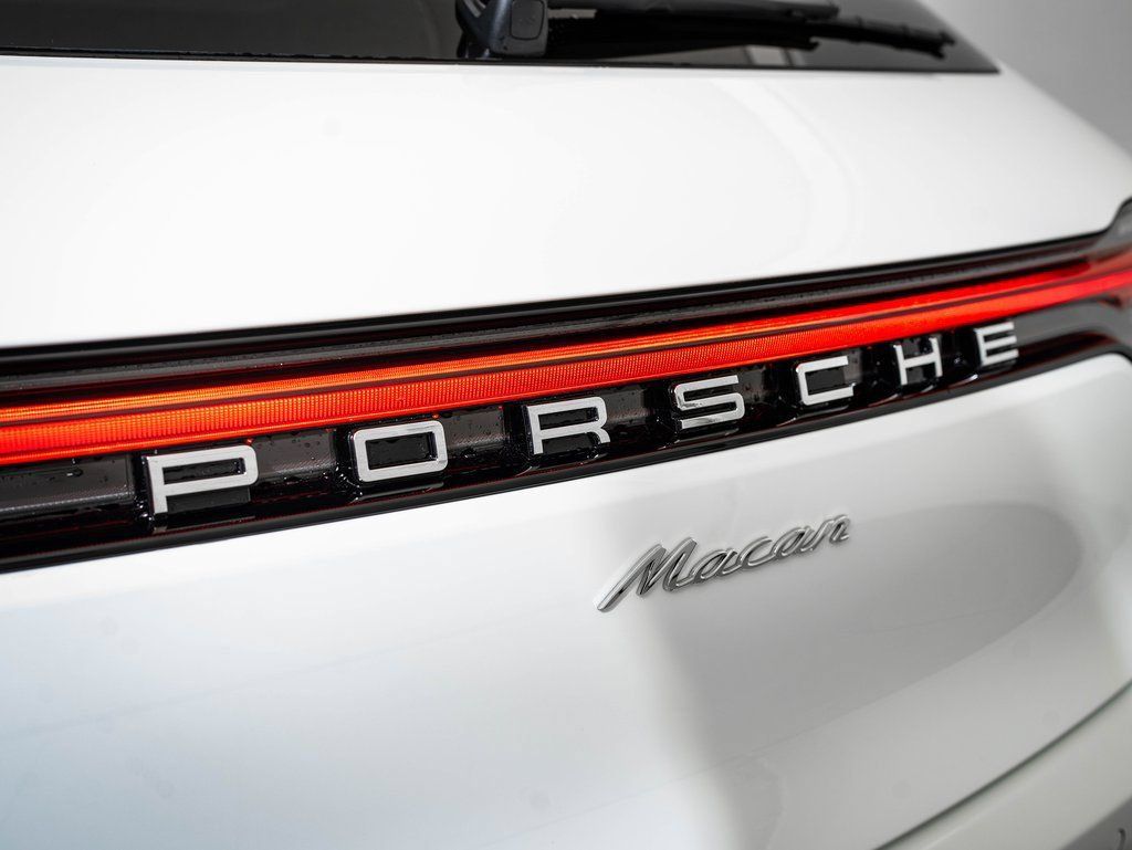 Certified 2026 Porsche Macan AWD/4WD image 23