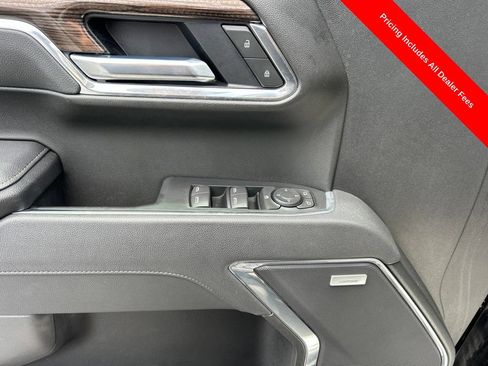 Used 2025 Chevrolet Silverado 1500 LT Trail Boss w/ Convenience Package II AWD/4WD image 4