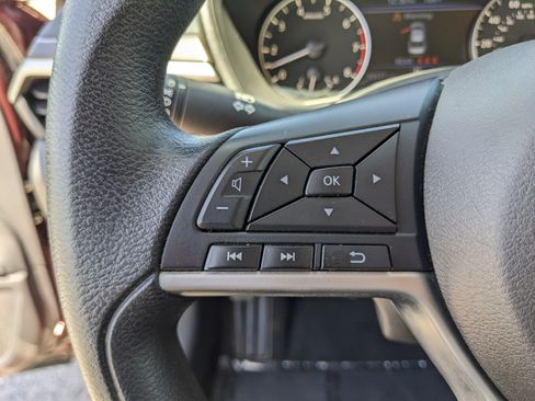 Used 2025 Nissan Altima 2.5 SV FWD image 33