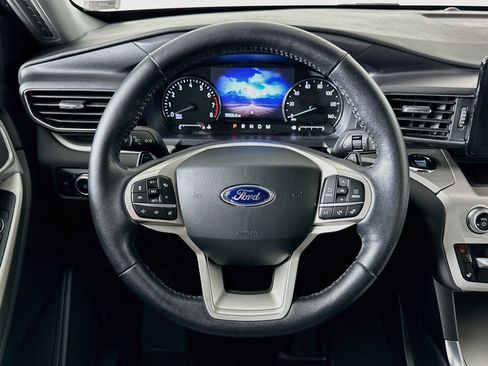 Used 2021 Ford Explorer XLT w/ Equipment Group 202A AWD/4WD image 18