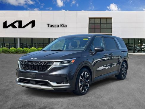 Used 2024 Kia Carnival EX FWD image 3