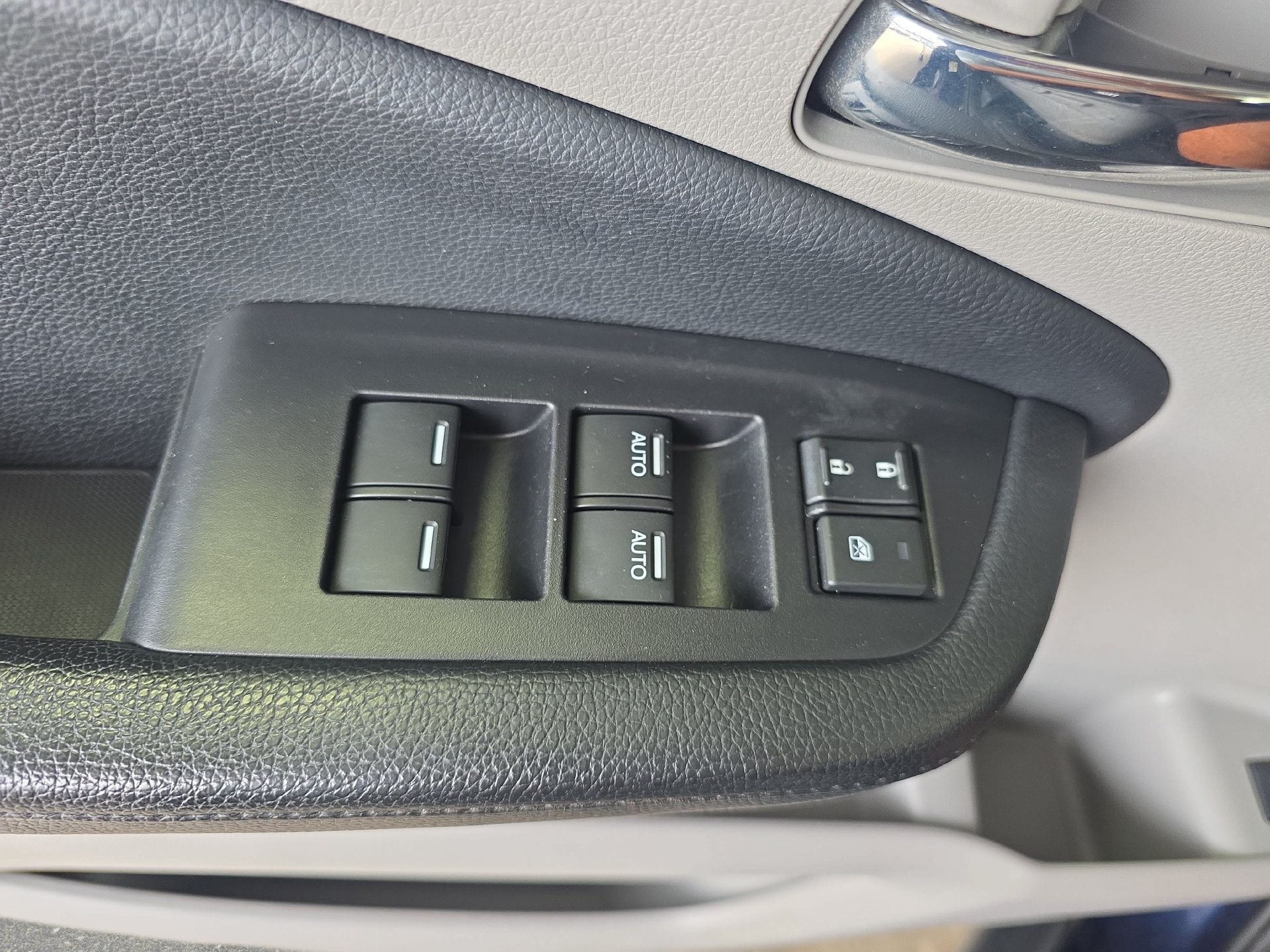 Used 2018 Honda Pilot Touring image 27