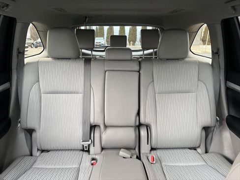 Certified 2019 Toyota Highlander Plus image 18