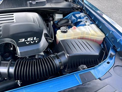 Used 2020 Dodge Challenger SXT w/ Driver Convenience Group RWD image 31