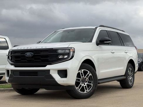New 2026 Ford Expedition Active image 2