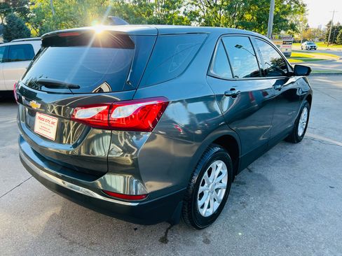 Used 2018 Chevrolet Equinox LS image 3