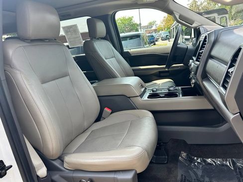 Used 2018 Ford Expedition Max XLT w/ Equipment Group 202A AWD/4WD image 11