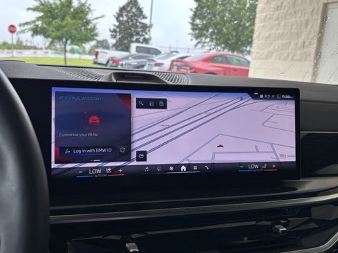 Used 2026 BMW X7 M60i w/ Climate Comfort Package AWD/4WD image 23