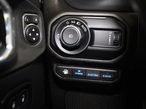 Used 2023 Jeep Wrangler Unlimited Sahara AWD/4WD image 30