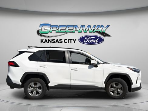 Used 2024 Toyota RAV4 XLE FWD image 8