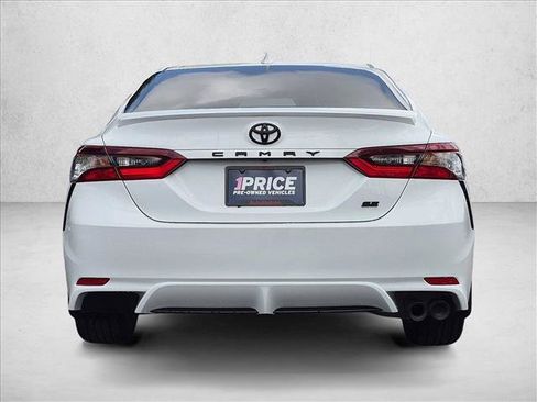 Used 2022 Toyota Camry SE FWD image 7