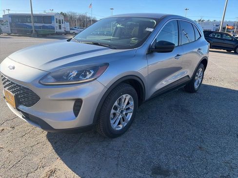 Certified 2022 Ford Escape SE w/ Cold Weather Package image 3