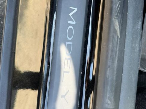 Used 2022 Tesla Model Y Performance image 27