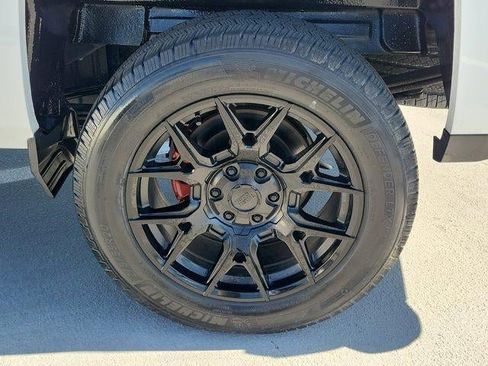 Used 2018 Chevrolet Silverado 1500 Custom w/ Custom Value Package image 8