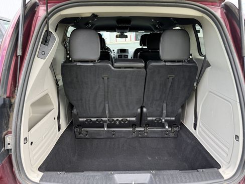 Used 2019 Dodge Grand Caravan SXT FWD image 16