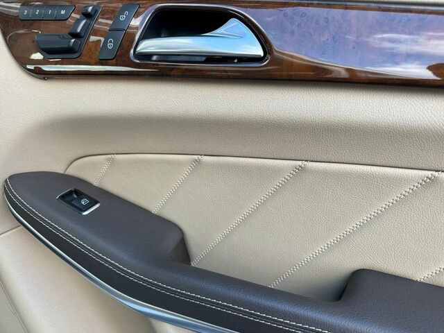 Used 2015 Mercedes-Benz GL 550 4MATIC image 22