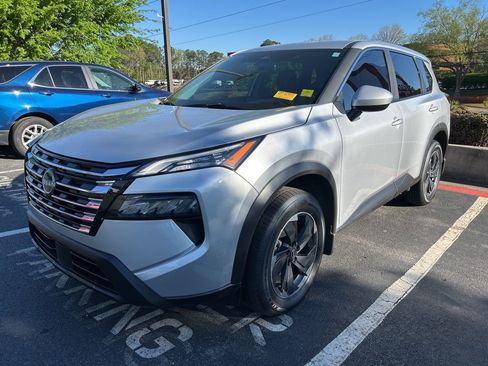 Certified 2025 Nissan Rogue SV image 1