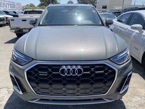 Used 2023 Audi Q5 e Premium w/ Convenience Package AWD/4WD image 3