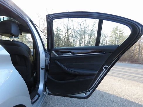 Used 2019 BMW 530i xDrive w/ Convenience Package image 15