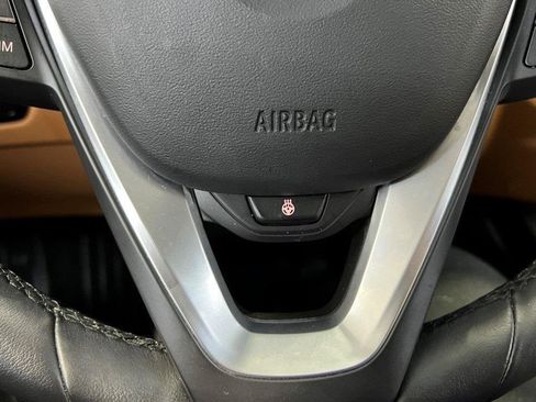 Used 2023 BMW 330i xDrive Sedan w/ Premium Package image 40