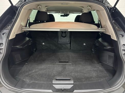 Used 2020 Nissan Rogue SV image 23