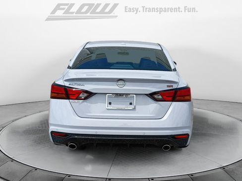 Used 2024 Nissan Altima 2.5 SR w/ SR Premium Package FWD image 6