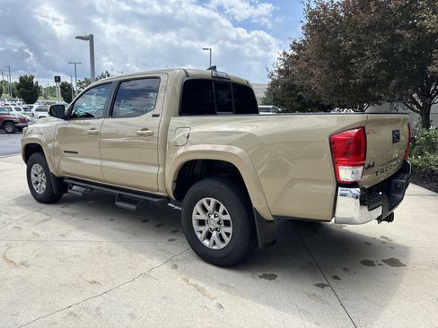 Used 2017 Toyota Tacoma SR5 w/ Tow Package AWD/4WD image 7