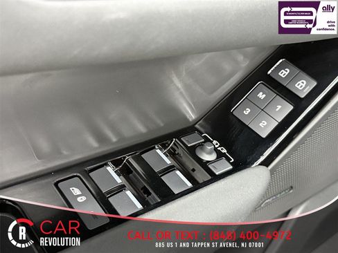 Used 2025 Land Rover Range Rover Velar Dynamic SE AWD/4WD image 32