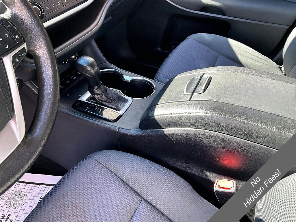 Used 2019 Toyota Highlander LE AWD/4WD image 9