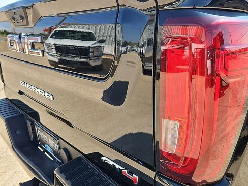 Used 2022 GMC Sierra 2500 AT4 w/ Gooseneck/5TH Wheel Package AWD/4WD image 15