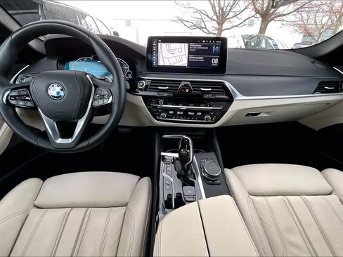 Used 2023 BMW 530e w/ Executive Package image 15